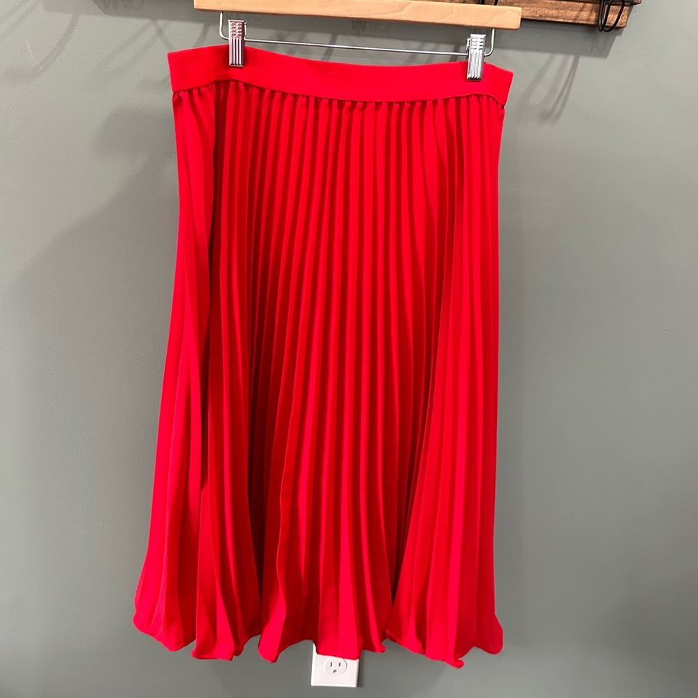 Red pleated skirt size XL